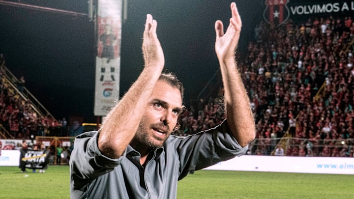 Luego de sonar varios nombres, al final el argentino naturalizado mexicano Andrés Carevic fue el elegido por La Franja del Puebla para ser su nuevo técnico.