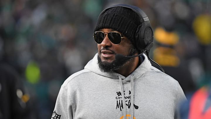 Dec 15, 2024; Philadelphia, Pennsylvania, USA; Pittsburgh Steelers head coach Mike Tomlin on the sidelines against the Philadelphia Eagles at Lincoln Financial Field. Mandatory Credit: Eric Hartline-Imagn Images Dec 15, 2024; Philadelphia, Pennsylvania, USA; Pittsburgh Steelers head coach Mike Tomlin on the sidelines against the Philadelphia Eagles at Lincoln Financial Field. Mandatory Credit: Eric Hartline-Imagn Images