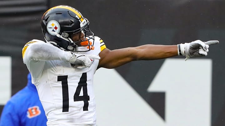 Pittsburgh Steelers wide receiver George Pickens celebrates his first-down catch against the Cincinnati Bengals.