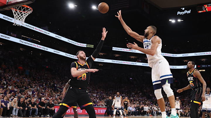 Minnesota Timberwolves v Phoenix Suns - Game Three