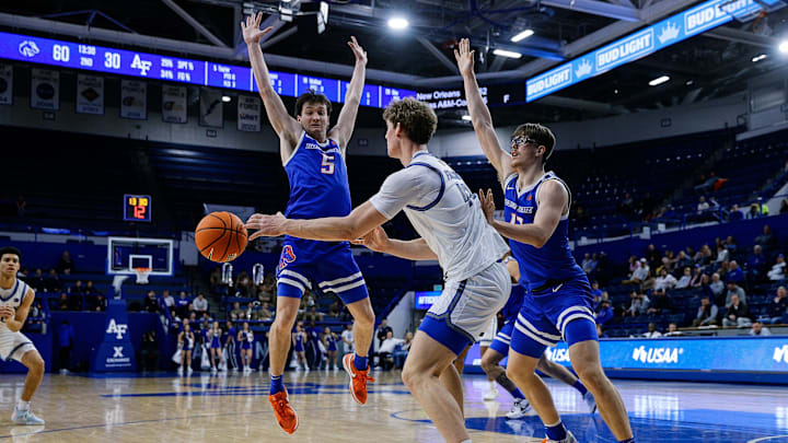 Boise State's RJ Keene II (5) and Andrew Meadow. Boise State's RJ Keene II (5) and Andrew Meadow.