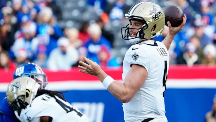 New Orleans Saints quarterback Derek Carr (4) looks for an open receiver, Sunday, December 8, 2024.