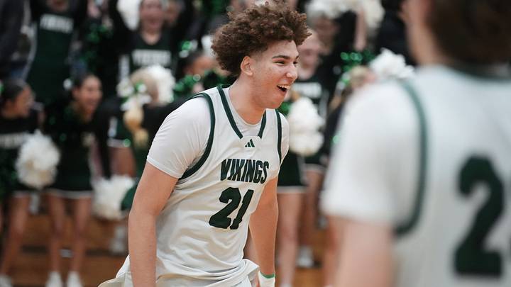 Sunnyslope Vikings forward Darius Wabbington (21) celebrates their 61-57 win over the Millennium Tigers at Sunnyslope High School on Jan. 21, 2026.