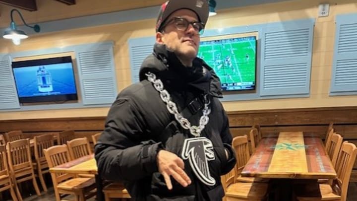 Alesantoz celebrates in Atlanta after the Falcons defeat the Saints - Nov 2023