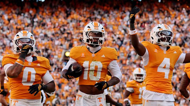 Oct 17, 2026; Knoxville, Tennessee, USA; Tennessee Volunteers defensive back Dejuan Lane (10) celebrates after recovering a fumble against the Alabama Crimson Tide during the first half at Neyland Stadium. Mandatory Credit: Randy Sartin-Imagn Images Oct 17, 2026; Knoxville, Tennessee, USA; Tennessee Volunteers defensive back Dejuan Lane (10) celebrates after recovering a fumble against the Alabama Crimson Tide during the first half at Neyland Stadium. Mandatory Credit: Randy Sartin-Imagn Images