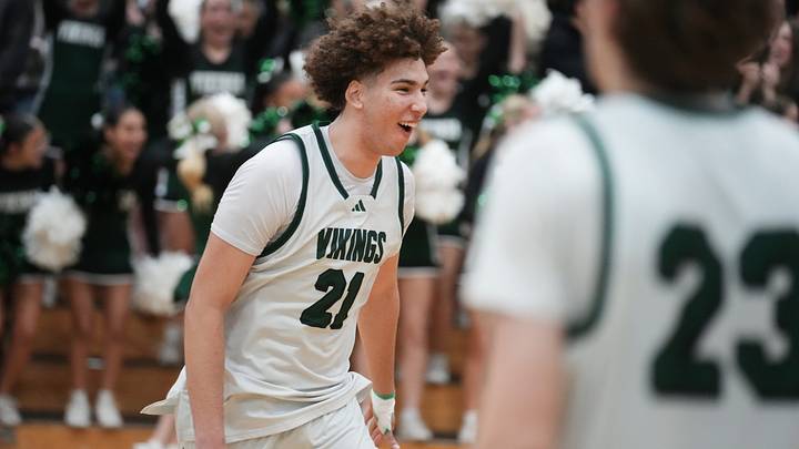 Sunnyslope Vikings forward Darius Wabbington (21) celebrates their 61-57 win over the Millennium Tigers at Sunnyslope High School on Jan. 21, 2026.