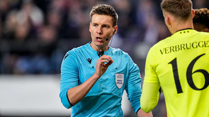 Daniel Siebert kommt häufig international zum Einsatz