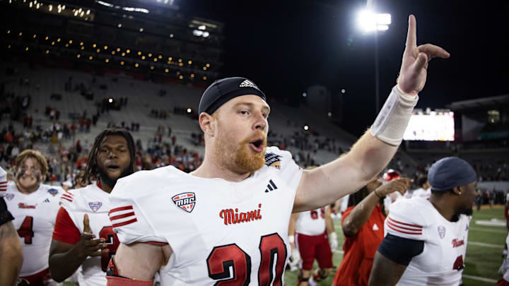 The Florida Gators are in contention for one of the top edge rushers in the portal.