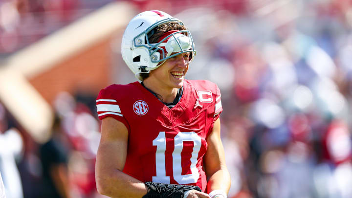 Oct 4, 2025; Norman, Oklahoma, USA; Oklahoma Sooners quarterback John Mateer (10) laughs before the game against the Kent State Golden Flashes at Gaylord Family-Oklahoma Memorial Stadium. Mandatory Credit: Kevin Jairaj-Imagn Images Oct 4, 2025; Norman, Oklahoma, USA; Oklahoma Sooners quarterback John Mateer (10) laughs before the game against the Kent State Golden Flashes at Gaylord Family-Oklahoma Memorial Stadium. Mandatory Credit: Kevin Jairaj-Imagn Images