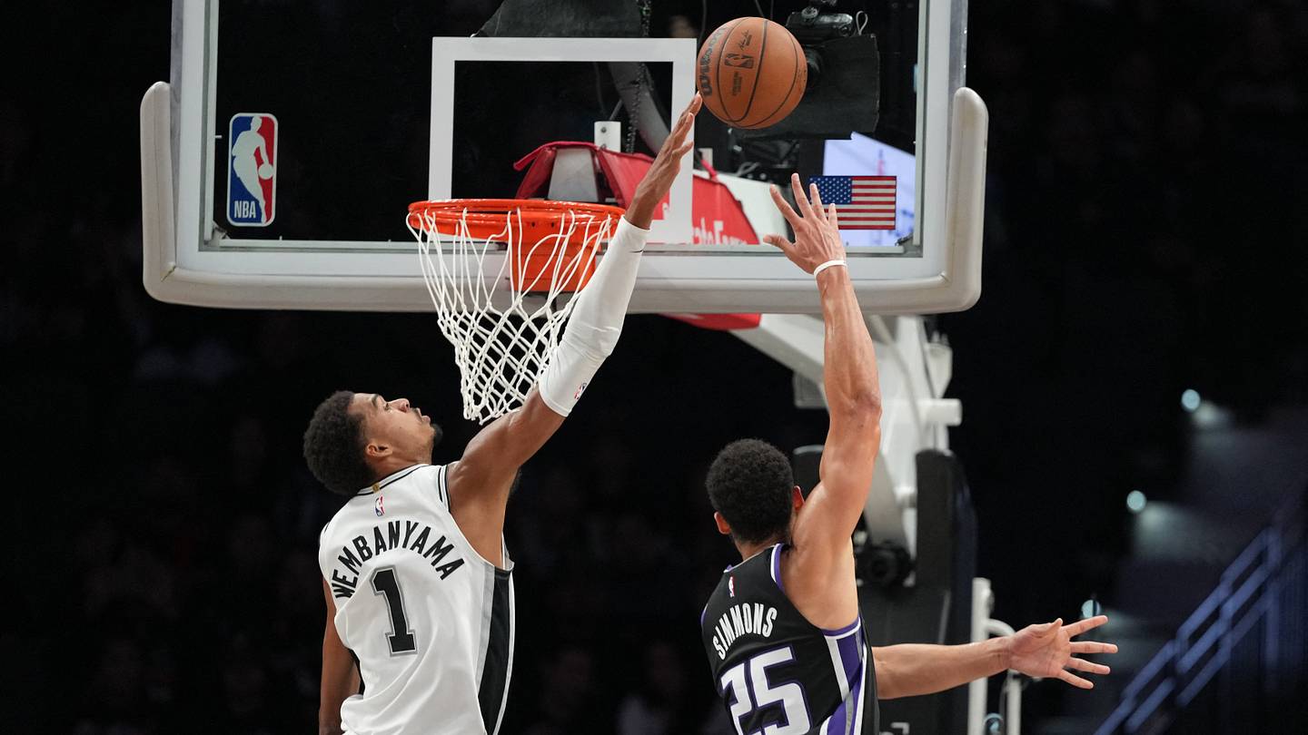 Spurs Ride Flaming-Hot Start, Close Preseason with Blowout Victory Over Kings