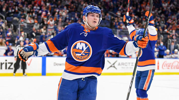 Dec 30, 2021; Elmont, New York, USA; New York Islanders left wing Kieffer Bellows (20) celebrates Dec 30, 2021; Elmont, New York, USA; New York Islanders left wing Kieffer Bellows (20) celebrates