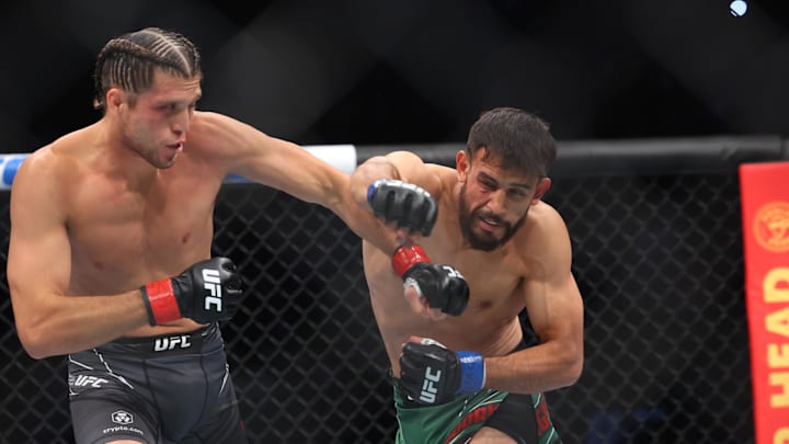 Jul 16, 2022; Elmont, New York, USA; Brian Ortega (red gloves) fights Yair Rodriguez (blue gloves)