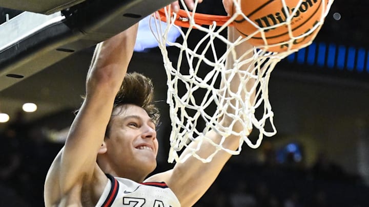Mar 19, 2026; Portland, OR, USA; Gonzaga Bulldogs guard Davis Fogle (4) dunks against the Kennesaw State Owls during the second half of a first round game of the men's 2026 NCAA Tournament at Moda Center.