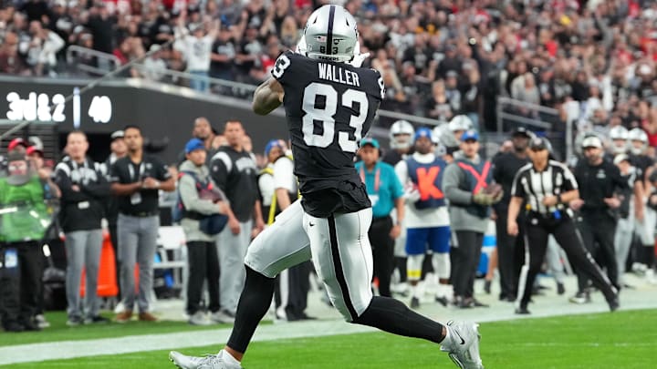 Jan 1, 2023; Paradise, Nevada, USA; Las Vegas Raiders tight end Darren Waller (83) makes a touchdown