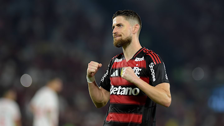 Jorginho é peça-chave no meio de campo do Flamengo 
