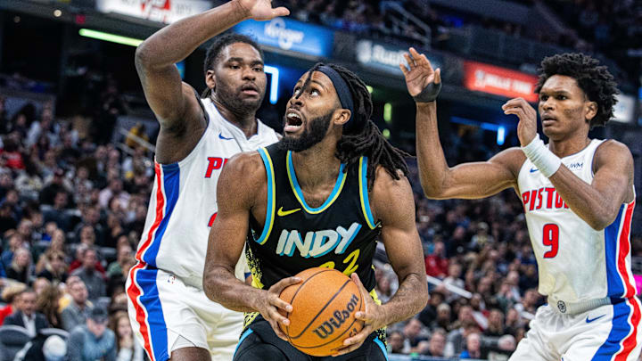 Nov 24, 2023; Indianapolis, Indiana, USA; Indiana Pacers forward Isaiah Jackson (22) shoots the ball while Detroit Pistons center Isaiah Stewart (28) and forward Ausar Thompson (9) defend in the second half at Gainbridge Fieldhouse. Mandatory Credit: Trevor Ruszkowski-Imagn Images