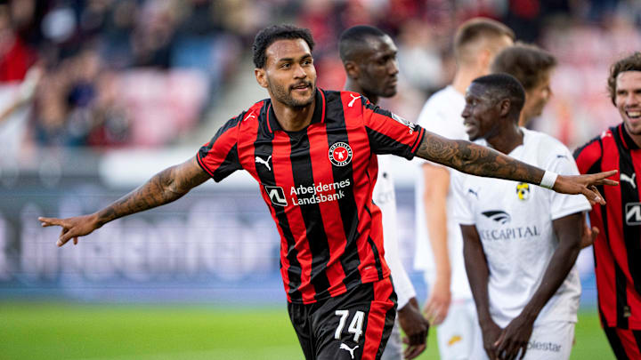 Ex-Bahia e Coritiba, o centroavante Júnior Brumado marcou um dos gols que classificou o Midtjylland Ex-Bahia e Coritiba, o centroavante Júnior Brumado marcou um dos gols que classificou o Midtjylland