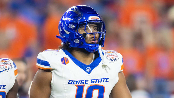 Dec 31, 2024; Glendale, AZ, USA; Boise State Broncos linebacker Andrew Simpson (10) against the Penn State Nittany Lions during the Fiesta Bowl at State Farm Stadium. Mandatory Credit: Mark J. Rebilas-Imagn Images