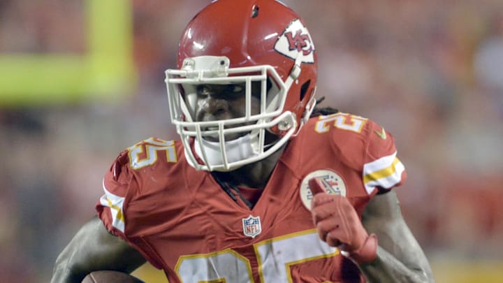 Sep 17, 2015; Kansas City, MO, USA; Kansas City Chiefs running back Jamaal Charles (25) runs the