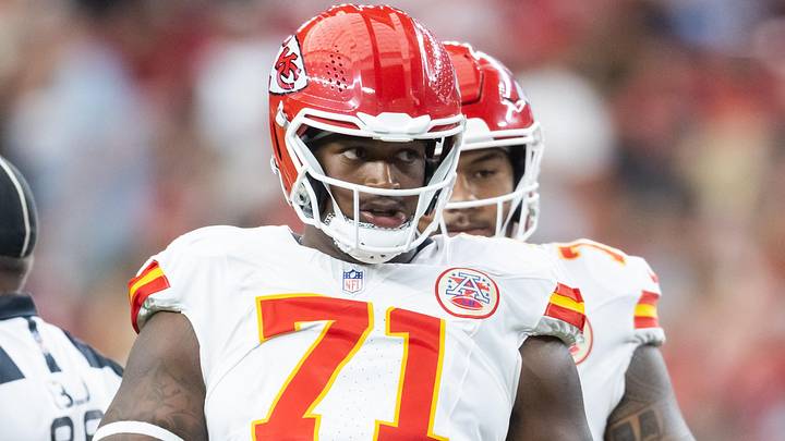 Aug 9, 2025; Glendale, Arizona, USA; Kansas City Chiefs offensive tackle Josh Simmons (71) against the Arizona Cardinals during a preseason NFL game at State Farm Stadium. Mandatory Credit: Mark J. Rebilas-Imagn Images Aug 9, 2025; Glendale, Arizona, USA; Kansas City Chiefs offensive tackle Josh Simmons (71) against the Arizona Cardinals during a preseason NFL game at State Farm Stadium. Mandatory Credit: Mark J. Rebilas-Imagn Images