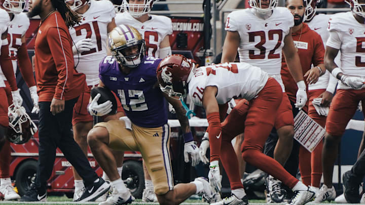 Denzel Boston engages Cougars along the WSU sideline. 