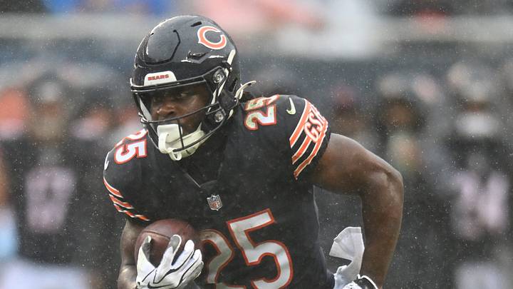 Chicago Bears running back Kyle Monangai (25) runs the ball
