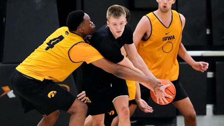 Iowa’s Cam Manyawu (4) tries to knock the ball away from Bennett Stirtz (14) during practice June 19, 2025 at Carver-Hawkeye Arena in Iowa City, Iowa.
