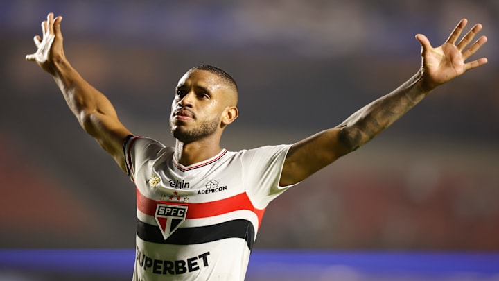 Atacante virou titular após lesão de Calleri Atacante virou titular após lesão de Calleri