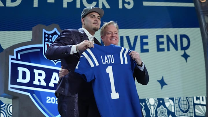 Apr 25, 2024; Detroit, MI, USA; UCLA Bruins defensive lineman Laiatu Latu poses with NFL