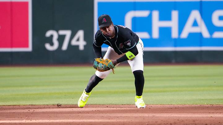 Sep 20, 2026; Phoenix, Arizona, USA; Arizona Diamondbacks shortstop Geraldo Perdomo (2) fields the ball during the ninth inning against the New York Yankees at Chase Field. Mandatory Credit: Arianna Grainey-Imagn Images Sep 20, 2026; Phoenix, Arizona, USA; Arizona Diamondbacks shortstop Geraldo Perdomo (2) fields the ball during the ninth inning against the New York Yankees at Chase Field. Mandatory Credit: Arianna Grainey-Imagn Images