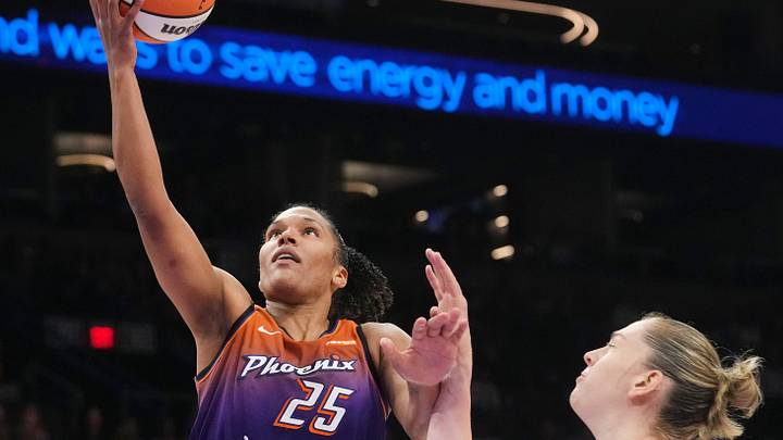 Mercury forward Alyssa Thomas (25) lays the ball up past New York Liberty center Emma Meesseman (33)at PHX Arena, Aug. 30, 2025, in Phoenix.