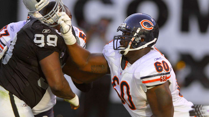 Nov 11, 2007; Oakland, CA, USA; Chicago Bears offensive guard Terrence Metcalf (60) knocks the helmet off of Oakland Raiders defensive tackle Warren Sapp (99) at McAfee Coliseum. The Bears defeated the Raiders, 17-6. Mandatory Credit: Kirby Lee/Image of Sport-Imagn Images Nov 11, 2007; Oakland, CA, USA; Chicago Bears offensive guard Terrence Metcalf (60) knocks the helmet off of Oakland Raiders defensive tackle Warren Sapp (99) at McAfee Coliseum. The Bears defeated the Raiders, 17-6. Mandatory Credit: Kirby Lee/Image of Sport-Imagn Images