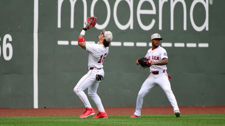 Boston Red Sox left fielder Jarren Duran (16) plays the ball off the wall during the sixth inning against the Atlanta Braves at Fenway Park on May 18.