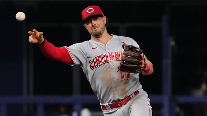 Cincinnati Reds shortstop Kyle Farmer (17) throws.