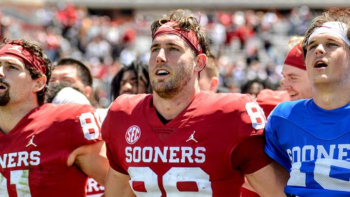 Oklahoma tight end Hayden Hansen sings the alma mater after the 2026 Spring Game.
