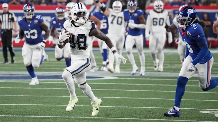 Dallas Cowboys wide receiver CeeDee Lamb runs the ball for  a touchdown against the Giants.