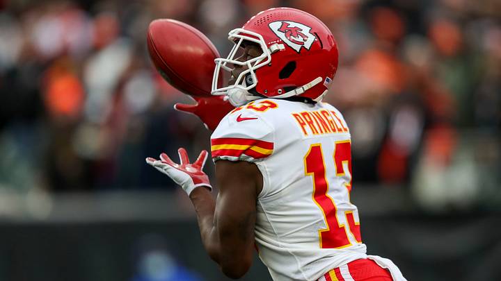 Jan 2, 2022; Cincinnati, Ohio, USA; Kansas City Chiefs wide receiver Byron Pringle (13) catches the kickoff by the Cincinnati Bengals in the first half at Paul Brown Stadium. Mandatory Credit: Katie Stratman-USA TODAY Sports Jan 2, 2022; Cincinnati, Ohio, USA; Kansas City Chiefs wide receiver Byron Pringle (13) catches the kickoff by the Cincinnati Bengals in the first half at Paul Brown Stadium. Mandatory Credit: Katie Stratman-USA TODAY Sports