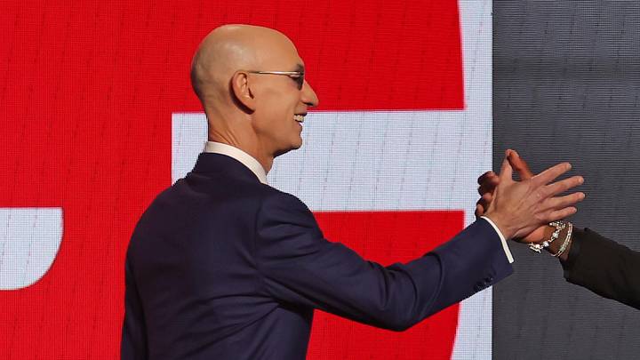 Jun 26, 2024; Brooklyn, NY, USA; Ron Holland II shakes hands with NBA commissioner Adam Silver: Brad Penner-Imagn Images