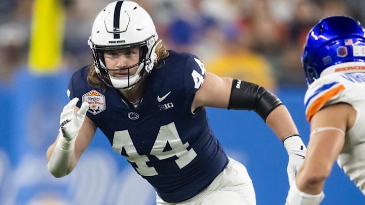 Dec 31, 2024; Glendale, AZ, USA; Penn State Nittany Lions tight end Tyler Warren (44) against the Boise State Broncos in the Fiesta Bowl at State Farm Stadium. Mandatory Credit: Mark J. Rebilas-Imagn Images
