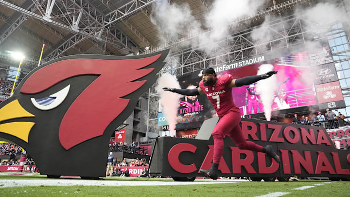 Arizona Cardinals linebacker Kyzir White (7) is introduced before playing against the Chicago Bears at State Farm Stadium on Nov 3, 2024, in Glendale. Arizona Cardinals linebacker Kyzir White (7) is introduced before playing against the Chicago Bears at State Farm Stadium on Nov 3, 2024, in Glendale.