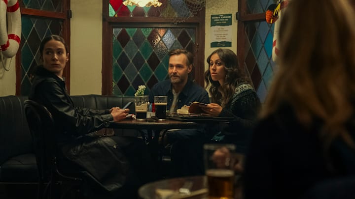 Bodkin. (L to R) Siobhán Cullen as Dove, Will Forte as Gilbert Power, Robyn Cara as Emmy Sizergh in episode 101 of Bodkin. Cr. Enda Bowe/Netflix © 2024