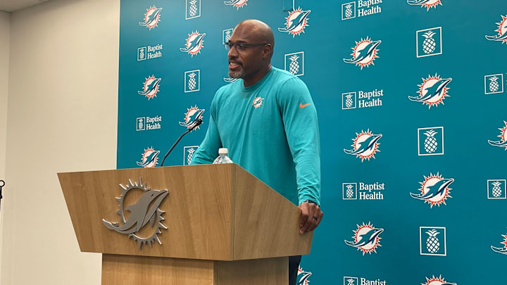 Miami Dolphins defensive coordinator Anthony Weaver