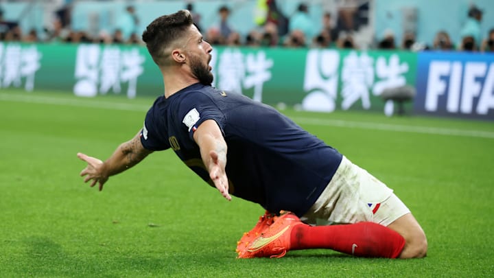 Olivier Giroud surpasse Thierry Henry.