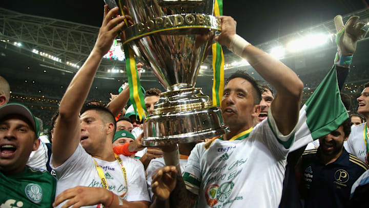 Lucas Barrios foi campeão da Copa do Brasil em 2015 com a camisa do Palmeiras Lucas Barrios foi campeão da Copa do Brasil em 2015 com a camisa do Palmeiras