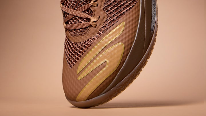 The Skechers SKX Reign "Dallas" colorway.