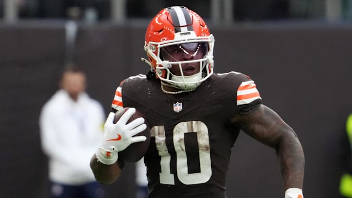 Oct 5, 2025; Tottenham, United Kingdom; Cleveland Browns running back Quinshon Judkins (10) carries the ball against the Minnesota Vikings in the second half during an NFL International Series game at Tottenham Hotspur Stadium. Mandatory Credit: Kirby Lee-Imagn Images Oct 5, 2025; Tottenham, United Kingdom; Cleveland Browns running back Quinshon Judkins (10) carries the ball against the Minnesota Vikings in the second half during an NFL International Series game at Tottenham Hotspur Stadium. Mandatory Credit: Kirby Lee-Imagn Images