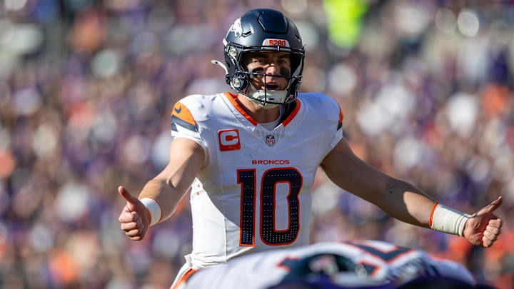 BALTIMORE, MD - NOVEMBER 03: Denver Broncos quarterback Bo Nix (10) changes the play vs. the Baltimore Ravens at M&T Stadium in Baltimore, MD.
