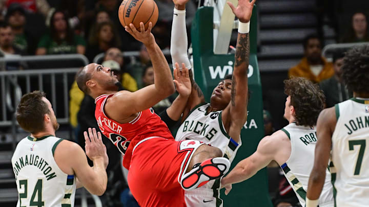Oct 14, 2024; Milwaukee, Wisconsin, USA; Chicago Bulls guard Talen Horton-Tucker (22) takes a shot against Milwaukee Bucks forward Tyler Smith (21) in the fourth quarter at Fiserv Forum. Mandatory Credit: Benny Sieu-Imagn Images Oct 14, 2024; Milwaukee, Wisconsin, USA; Chicago Bulls guard Talen Horton-Tucker (22) takes a shot against Milwaukee Bucks forward Tyler Smith (21) in the fourth quarter at Fiserv Forum. Mandatory Credit: Benny Sieu-Imagn Images