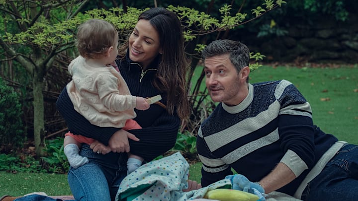 Fool Me Once. Michelle Keegan as Maya Stern and Richard Armitage as Joe Burkett in Fool Me Once. Cr. Matt SquireNetflix © 2023