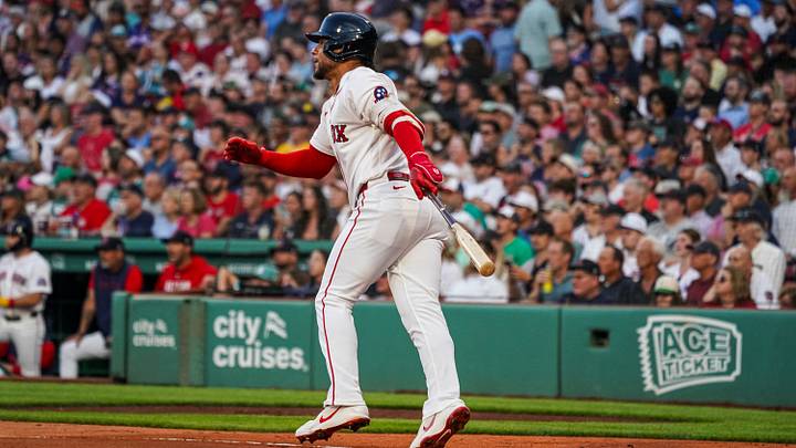 Aug 4, 2026; Boston, Massachusetts, USA; Boston Red Sox first baseman Willson Contreras (40) hits a single to drive in a run against the Chicago White Sox in the first inning at Fenway Park. Mandatory Credit: David Butler II-Imagn Images Aug 4, 2026; Boston, Massachusetts, USA; Boston Red Sox first baseman Willson Contreras (40) hits a single to drive in a run against the Chicago White Sox in the first inning at Fenway Park. Mandatory Credit: David Butler II-Imagn Images